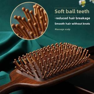 <span class=keywords><strong>Brosse</strong></span> <span class=keywords><strong>à</strong></span> <span class=keywords><strong>cheveux</strong></span> <span class=keywords><strong>en</strong></span> <span class=keywords><strong>bois</strong></span> de santal naturel écologique, <span class=keywords><strong>brosse</strong></span> démêlante <span class=keywords><strong>en</strong></span> <span class=keywords><strong>bois</strong></span> véritable pour massage du cuir chevelu et peigne pour les méridiens - Product Image 3