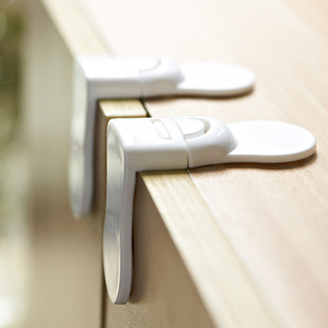Nouvelle serrure d'angle multi-usages pour nourrissons bébés serrure de <span class=keywords><strong>porte</strong></span> d'armoire de sécurité à Angle droit Protection infantile bébé serrure de tiroir en plastique - Product Image 2