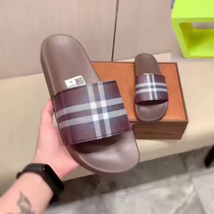 Venta Directa de Fábrica de Pantuflas de Alta Calidad para Hombre y Mujer, Pantuflas Originales de Fábrica, Calidad Superior - Product Image 4