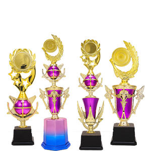 Trofeos de fútbol de diseño profesional del fabricante Trofeo de baloncesto de <span class=keywords><strong>todos</strong></span> los colores Venta caliente Artes y manualidades de diseño gratuito - Product Image 4