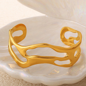 Bracelet ouvert minimaliste de style européen et américain, en acier inoxydable plaqué or 18 carats, design géométrique irrégulier, bijoux unisexe - Product Image 3