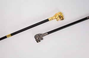 Tête de lion rugissant sculptée avec des détails de crinière vif et détaillés, style rétro audacieux et noble, disponible en finitions or et gris antique. - Product Image 6