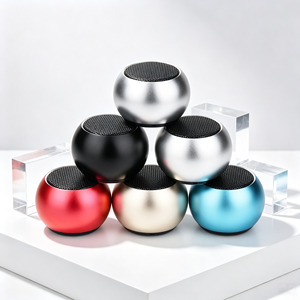 Haut-parleur portable avec fente pour carte, design métallique, basses puissantes, portée >10M, utilisation en extérieur, taille mini, son mono - Product Image 1