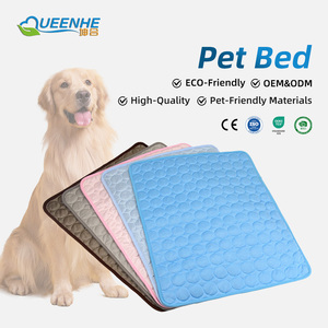 Vente en gros de <span class=keywords><strong>tapis</strong></span> lavable en soie glacée <span class=keywords><strong>tapis</strong></span> de chenil de couchage auto-refroidissant <span class=keywords><strong>tapis</strong></span> de lit réutilisable pour animaux de compagnie <span class=keywords><strong>tapis</strong></span> de refroidissement pour chiens chats - Product Image 1