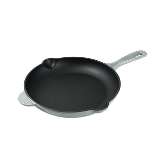 Poêle à frire classique ronde en <span class=keywords><strong>fonte</strong></span> <span class=keywords><strong>émaillée</strong></span> antiadhésive de 26,5 cm avec poignée d'aide et bec verseur, design tendance - Product Image 4