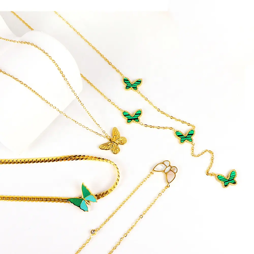 Produsen Perhiasan trendi kalung choker baja tahan karat berlapis emas 18k kalung liontin kupu-kupu kerang laut untuk wanita
