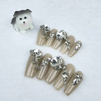 Las uñas artificiales hechas a mano, con un diseño elegante y lujoso con diamantes brillantes, son de alta calidad y reutilizables.