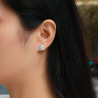 Boucles d'oreilles clous en moissanite double halo en forme de petit cube de sucre 1,74 CTW S925, cadeau de fiançailles et de commémoration pour femme