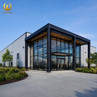 Bâtiment commercial en structure métallique, entrepôt préfabriqué, bureau, salle d'exposition, mur-rideau en verre, installation industrielle