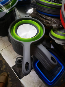 Passoire de cuisine multifonctionnelle rétractable et pliable en silicone pour laver les légumes et les fruits - Product Image 3