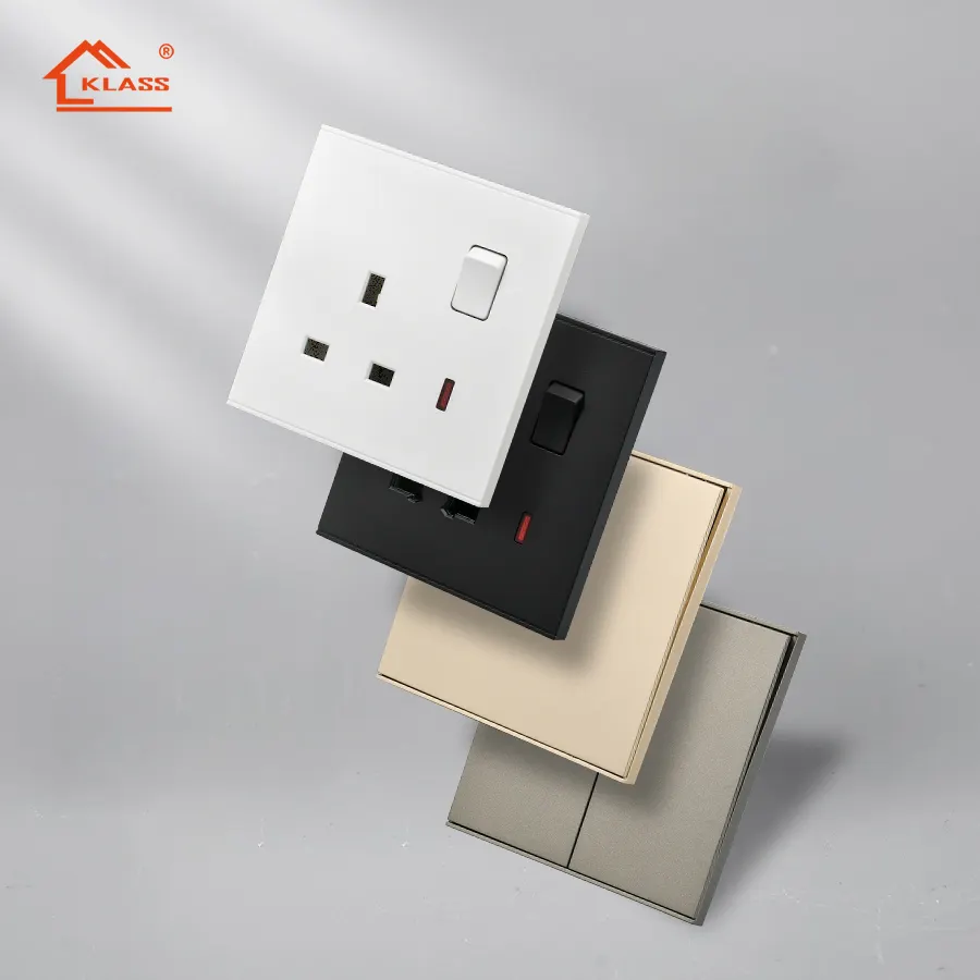 الأكثر مبيعًا في كلاس مفتاح كهربائي لإضاءة المنزل مطابق للمعايير الأوربية ISO ومقبس صغير على شكل زر مدفأ يُثبت على الحائط بعدد 3 مصابيح متداخلة