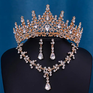 Venta al por mayor de fábrica: Nuevo set de lujo de 3 piezas de corona de <span class=keywords><strong>novia</strong></span> barroca, collar y pendientes de cristal punk con diamantes de imitación para vestido de <span class=keywords><strong>novia</strong></span>, conjuntos de joyería. - Product Image 3