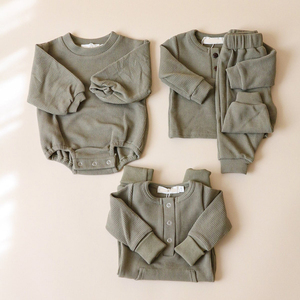 ชุดจั๊มสูทคริสต์มาสแขนยาวสำหรับเด็กทารกและเด็กผู้หญิงเด็กผู้ชายชุดหมีแบบมีฟองลายและโลโก้ดีไซน์ใหม่สำหรับฤดูใบไม้ร่วงฤดูหนาว - Product Image 5