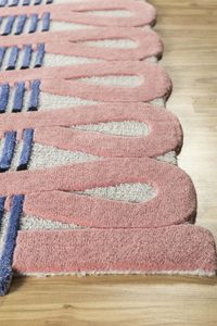 Alfombra Moderna de Lana Hecha a Mano con Diseño Abstracto en Rosa y Azul Quemado, Lavable, para el Hogar o para Picnic - Product Image 6