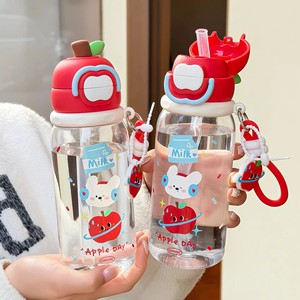 Bouteille d'eau Qslabey sur le thème de la pomme, 600 ml, double paille, bouteille de sport pour enfants, design de dessin animé, rouge - Product Image 4