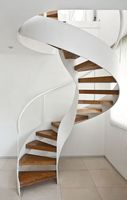Pièces d'escalier en colimaçon personnalisées et durables pour villa, appartement, hôtel – Design moderne, connexion pilier, escalier intérieur quart de tour