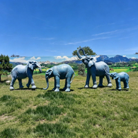 Op maat gemaakte hars olifantensculptuur met feeërieke piramideontwerpen - handgeschilderd voor buitengebruik in villa's, parken, resorts en landschappen. OEM ODM mogelijk.