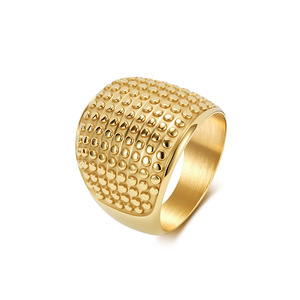 Anillo de titanio estilo retro francés para mujer, estilo nicho de alta gama, chapado en oro de 18K, anillo elegante que no se desvanece. - Product Image 5