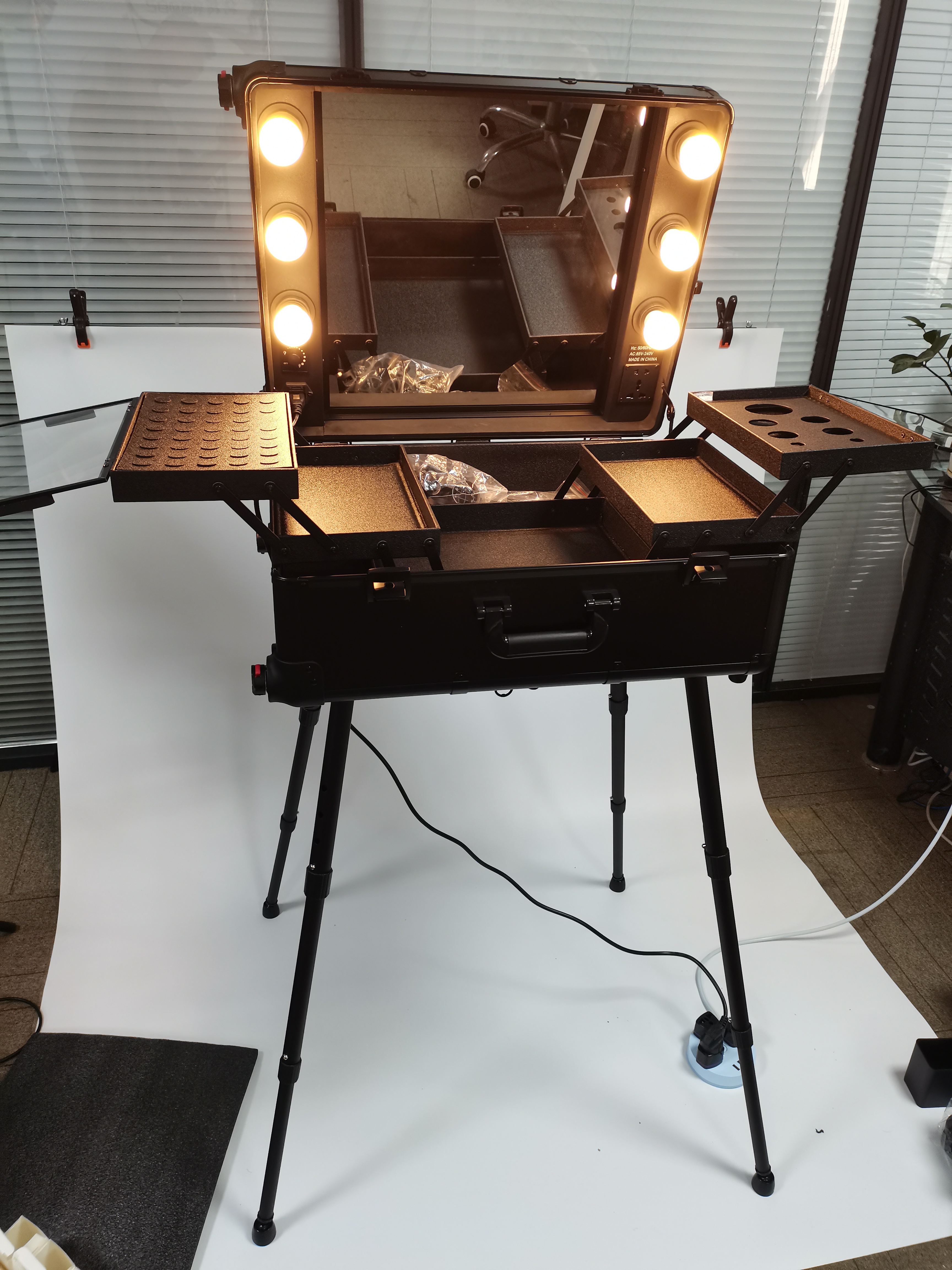 maletin de maquillaje con luz y espejo