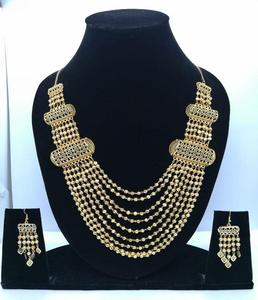 Ensemble de bijoux de mariée traditionnel plaqué or Polki avec collier et boucles d'oreilles Finition élégante pour les occasions de mariage et culturelles - Product Image 5