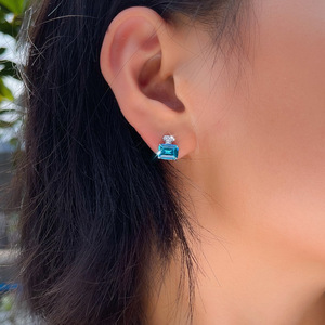 Boucles d'oreilles clous en argent S925 <span class=keywords><strong>de</strong></span> qualité supérieure avec zircon bleu ciel éclatant taille émeraude pour <span class=keywords><strong>femme</strong></span>, cadeau d'anniversaire, bijoux - Product Image 4