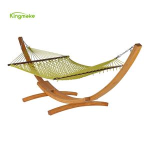 Kingmake Haute qualité loisirs double <span class=keywords><strong>2</strong></span> <span class=keywords><strong>personnes</strong></span> résistant à la pluie corde tissage <span class=keywords><strong>bois</strong></span> patio balançoire <span class=keywords><strong>hamac</strong></span> lit pour jardin hôtel villa - Product Image 1