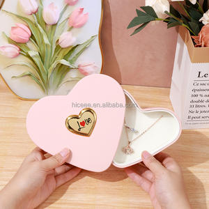 再利用可能で耐久性のあるバレンタインデーの愛のペンダントリングネックレス用包装箱、赤いダブルハート型のプラスチック製ジュエリー包装箱 - Product Image 2