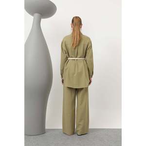 Conjunto Minimalista de Camisa y Pantalones para Mujer, Manga Larga, Tela Oxford, Color Marrón, Ecológico, para Todas las Temporadas, Estilo Normcore - Product Image 1