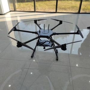 Dron de servicio pesado con tanque de pulverización desmontable para pulverización e irrigación de cultivos de largo alcance - Product Image 2