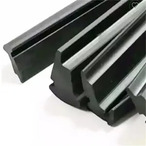 Joint d'étanchéité en EPDM avec base à clipser pour fenêtres en aluminium recouvertes de <span class=keywords><strong>PVC</strong></span> - Product Image 1