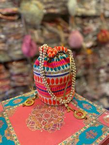 Sac à main de mariée indien pour femme, sac fait main, Rakhi, cadeau pour soeur, sacs ethniques Potli pour femme, cadeaux de retour de mariage - Product Image 4