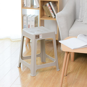 Taburete de Plástico Xitianlong 45.5x35.8x35.8 Cm Apilable Portátil para el Hogar y la Sala de Estar - Product Image 1