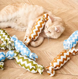 Juguetes Interactivos para Gatos con Catnip, Almohada de Tela Suave con Sonido, Juguetes para Gatitos con Catnip para Masticar, Juguetes para Gatos con Forma de Caramelo - Product Image 2