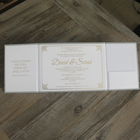 Undangan Pernikahan Velvet abu-abu cetak kustom kartu undangan Hardcover putih Folio Logo Deboss elegan unik
