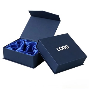 Boîtes cadeaux rigides à fermeture magnétique personnalisées bleu marine |   Boîte de luxe avec doublure en satin bleu pour les soins de la peau, les jouets en peluche et les coffrets cadeaux haut de gamme - Product Image 1