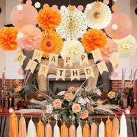 Décorations de fête d'anniversaire bohèmes automnales orange et beige : lanternes, pompons en papier, éventails en papier, guirlandes à pompons pour fête d'anniversaire