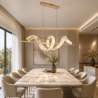 Lustre LED Artful Crystal Wave en or, ruban facetté, lumière chaude, moderne, pour salon et salle à manger, pièce maîtresse sur mesure, œuvre d'art noble et majestueuse