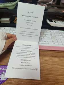 Invitaciones de boda de lujo Tarjeta inicial de espejo 3D Personalizado Flor de Rosa Menú de hoja de oro Tarjetas de papel de estilo de hadas de alta calidad - Product Image 5