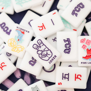 Tessere Mahjong Americane TCU Texas Christian University, 160 Pezzi in Acrilico Inciso Monostrato, Set da Viaggio West White, Pronta Consegna - Product Image 1