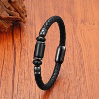Bracelet en cuir tressé artisanal unisexe avec perles en pierre naturelle, fermoir magnétique en acier inoxydable, style minimaliste et épuré