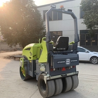 Rouleau compresseur combiné pneumatique Kubota de 2 tonnes, pompe à moteur, tambour avant en acier, roue arrière en caoutchouc, rouleau vibratoire