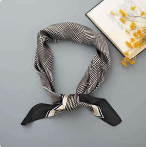 <span class=keywords><strong>Bandana</strong></span> Quadrata Minimalista in Cotone Stampa Bianco <span class=keywords><strong>e</strong></span> Nero, Accessorio per Picnic, Campeggio, Servizi Fotografici in Studio, <span class=keywords><strong>Bandana</strong></span> Personalizzata per Matrimoni - Product Image 5