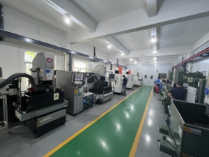 Stampo a iniezione personalizzato a due componenti chiavi in mano, ad alta precisione (+/-0,01 mm), con canale caldo/freddo per la produzione di parti industriali per pale di ventilatori - Product Image 6
