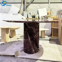 Table à manger ovale moderne en marbre rouge foncé poli avec base en colonne torsadée en spirale pour projet hôtelier et de restauration