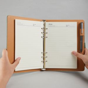 Carnet de notes A6 portable de haute qualité en cuir PU, format mini, couverture rigide, avec logo personnalisé, impression UV, reliure cousue, pour le bureau - Product Image 2