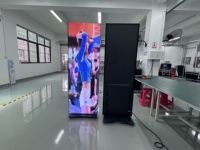 Pantalla LED Digital para Publicidad en Tiendas Minoristas, Señalización Interior con Soporte de Pie, Control por Aplicación y WiFi