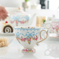 Ensemble de théière et de tasses en porcelaine de Chine fine avec nœud papillon à bordure dorée Ensemble de tasses à café et à thé britanniques de luxe