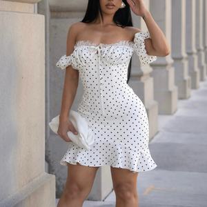 Nouvelle Robe Courte d'Été Femme à Pois Épaules Dénudées avec Dentelle et Volants, Coupe Moulante pour Cocktail, Soirée ou Rendez-vous Galant - Product Image 1