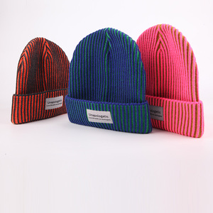 Berretto da sci invernale con etichetta in tessuto con Logo personalizzato - Product Image 1