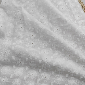 多くのデザインのドレスと衣服のための工場新スタイル綿100% レースアイレットボイル刺Embroidery生地 - Product Image 2